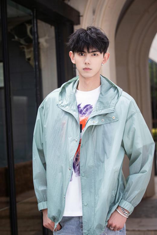 S325872719简单带帽夹克防晒服 商品图2