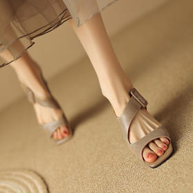 夏季新款，粗跟复古罗马凉鞋LD-6325