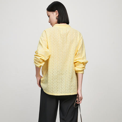 IN AND ON22257春季新款衬衫女纯棉镂空绣花纯色套头休闲百搭上衣 商品图2