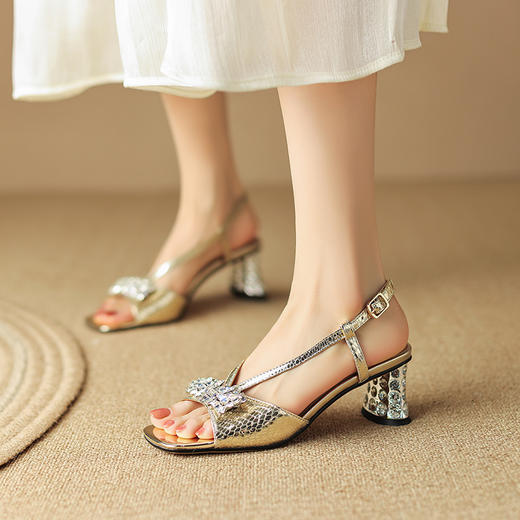 夏季新款，粗跟水钻凉鞋LD-6321 商品图7