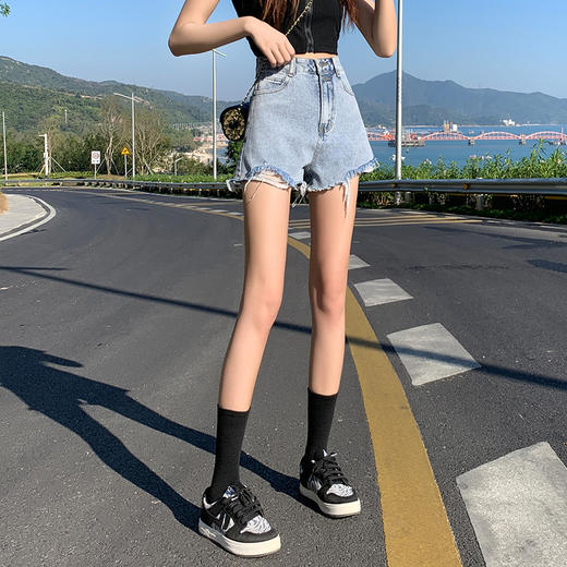 五一出游【夏日穿搭！显瘦显高大长腿】夏季新款高腰做旧复古辣妹穿搭毛边热裤女，原宿风休闲裤百搭高腰阔腿牛仔短裤，五分牛仔裤女时尚休闲热裤 商品图5