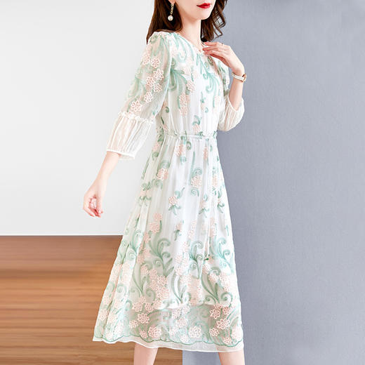 真丝重工刺绣连衣裙新款中老年时尚圆领桑蚕丝裙SM82399657 商品图5