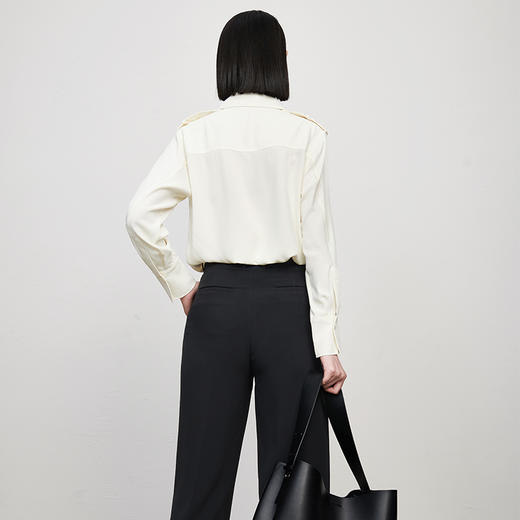 IN AND ON21243新款经典双口袋质感衬衫女设计感工装风上衣 商品图5