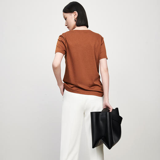 【品牌优选】【合作直发】IN AND ON夏季新款缉线圆领小冰T恤自带凉感百搭透气上衣 商品图5