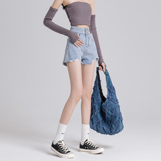 五一出游【秒变大长腿！藏肉牛仔五分裤】夏季薄款新款宽松a字辣妹超短热裤，百搭裤型收腰上身更立体，拉出大长腿轻松get！显瘦显高牛仔阔腿热裤女 商品图1