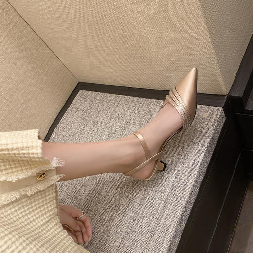 春季新款，尖头镶钻透明中跟凉鞋HCY-K3485 商品图0