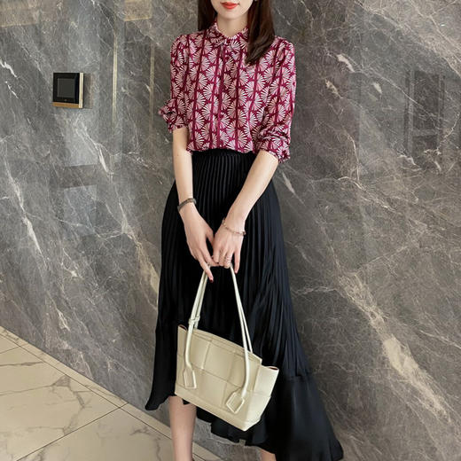 PX-W26Q50821 2023年夏季新款百褶复古高腰显瘦优雅气质中长款不规则半身裙 商品图3