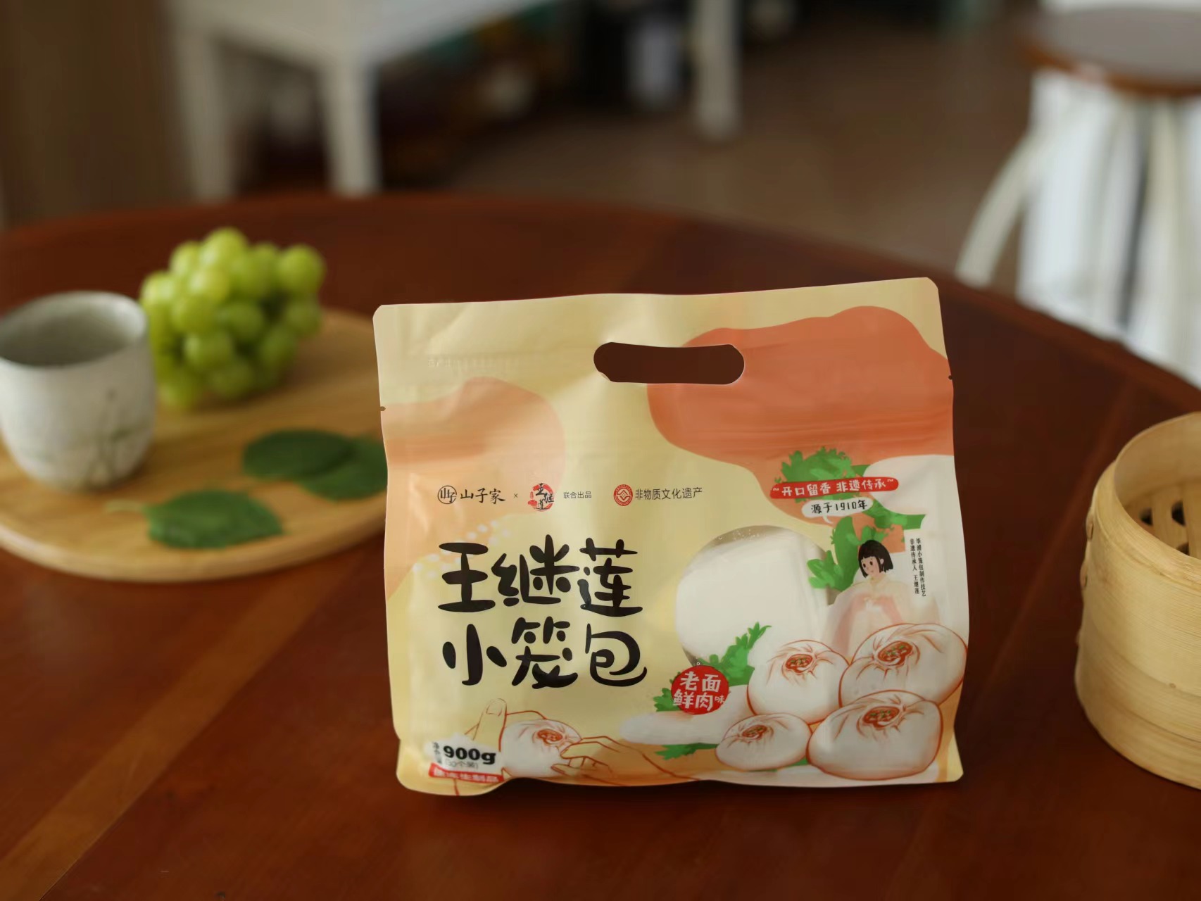 【非遗王继莲小笼包】百年传承老手艺，小笼包界的天花板！坚持当天现杀新鲜猪肉，老面发酵，纯手工包制，开口流香，一口沦陷，900克/袋（30个装），第三方仓库发顺丰物流~