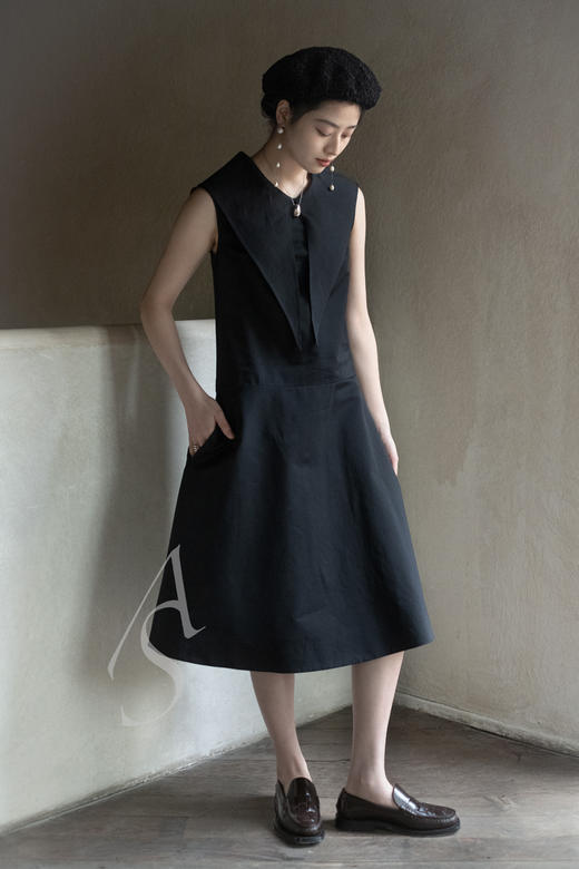 Margaret Howell  黑色领巾丝棉无袖连衣裙 商品图0