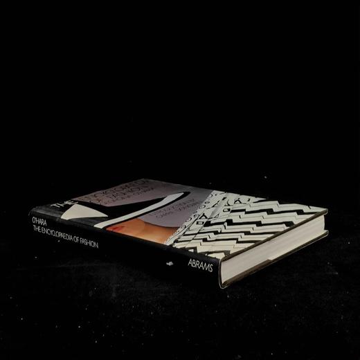 时尚百科全书 350余幅插图（27幅彩色） 精装16开 商品图1