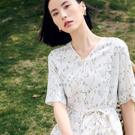 玳莎18mm双绉印花桑蚕丝连衣裙夏季优雅印花系带收腰V领显瘦裙子  DB35102 商品图1
