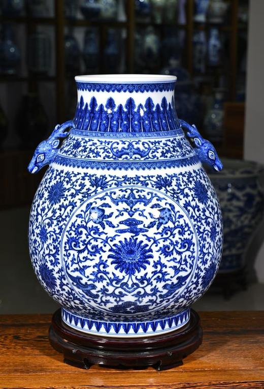 青花开窗寿桃缠枝莲纹鹿头尊 商品图0