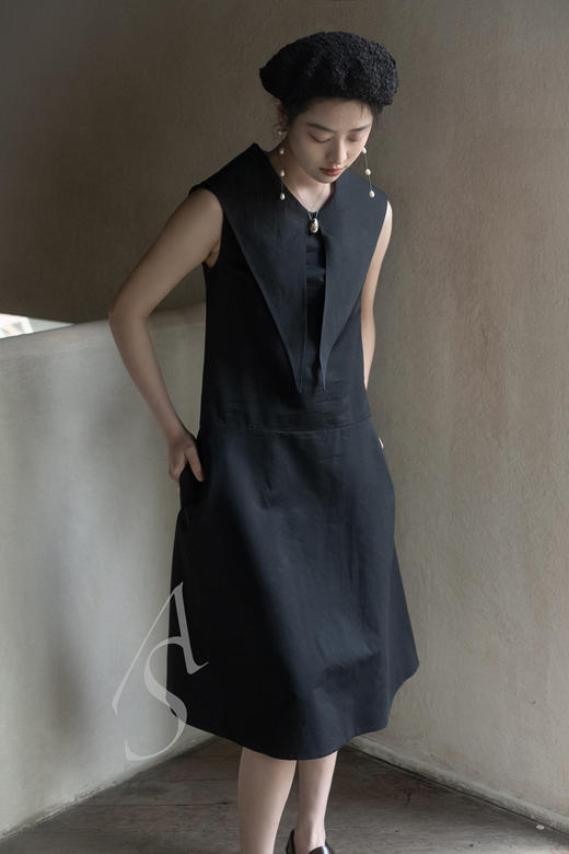 Margaret Howell  黑色领巾丝棉无袖连衣裙 商品图1