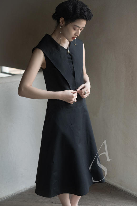 Margaret Howell  黑色领巾丝棉无袖连衣裙 商品图3