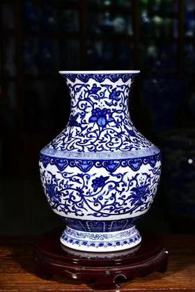 青花缠枝莲双肩瓶