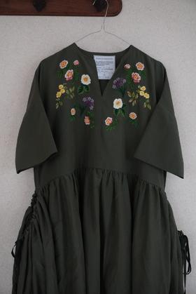 ECOLE DE CURIOSITES 丝棉府绸刺绣连衣裙(Limited series)