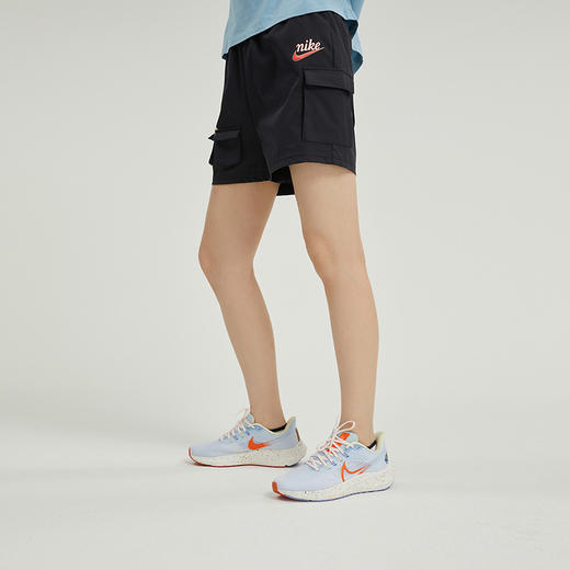 Nike/耐克新款女子运动休闲训练太阳花印花梭织短裤DV3205-010 商品图1