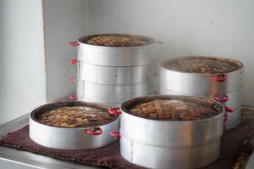 【非遗王继莲小笼包】百年传承老手艺，小笼包界的天花板！坚持当天现杀新鲜猪肉，老面发酵，纯手工包制，开口流香，一口沦陷，900克/袋（30个装），第三方仓库发顺丰物流~ 商品图3