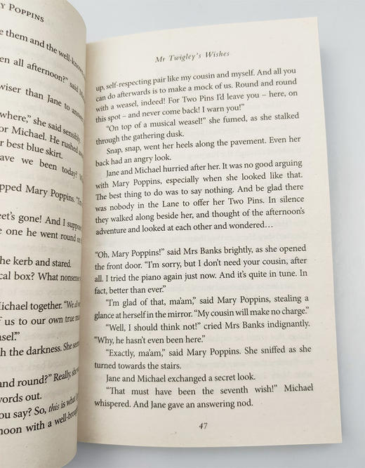 Collins柯林斯 英文原版 Mary Poppins Opens the Door 玛丽阿姨打开虚幻的门 桥梁章节小说 奇幻儿童文学作品 魔力童话世界 英文版 商品图2
