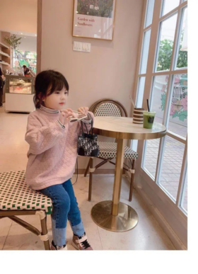 马克珍妮同款儿童牛仔裤！！准备了四款牛仔裤~男宝女宝都可以穿！无论是日常去幼儿园还是放假小区玩搭配都非常不错❗