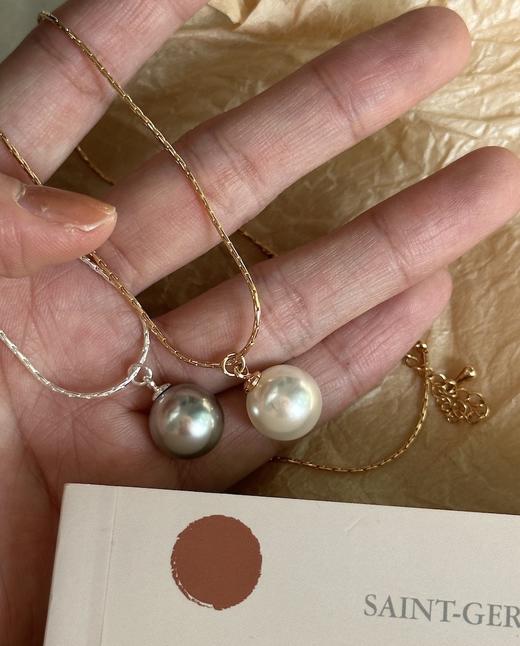 搭配利器丨异彩强光 珍珠灰白色单颗吊坠项链 商品图0