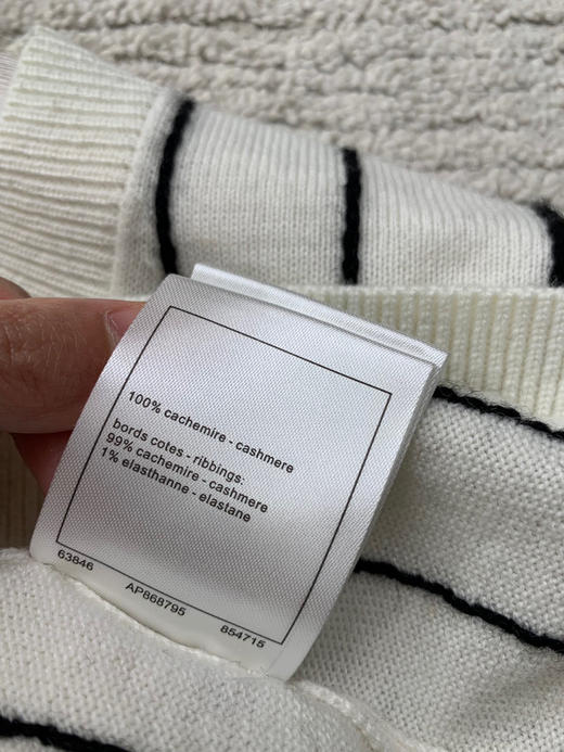 圆领针织衫。开衫。吊带背心。半裙。 商品图13