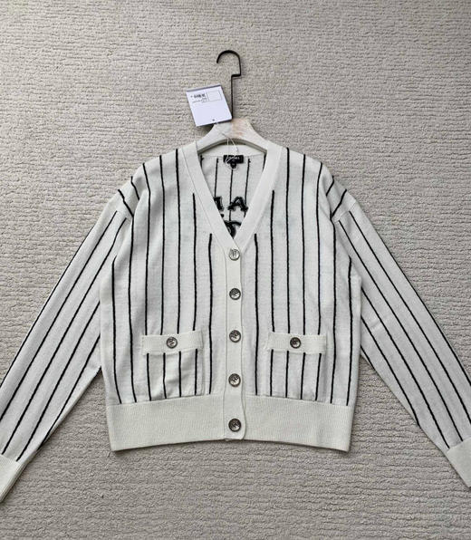 圆领针织衫。开衫。吊带背心。半裙。 商品图4