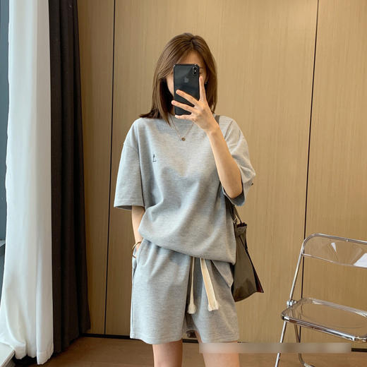 千吉娜Chigina 刺绣运动套装  短袖+短裤 显瘦百搭  宽松版型 舒适时尚 商品图1