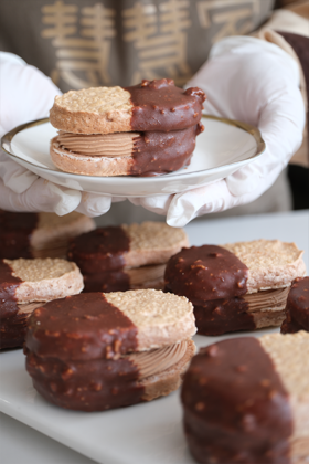 新鲜甜品——巧克力达克瓦兹