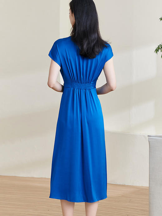 16姆米重磅桑蚕丝  轻奢光泽质地 薄而不透 透气亲肤 微弹防劈裂 实用华贵 米思阳夏季新款纯色扭结真丝连衣裙修身大摆A字裙子1274 商品图3