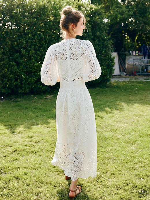 OLrain欧芮儿法式米白色蕾丝连衣裙女夏季2023新款收腰刺绣茶歇裙 商品图2