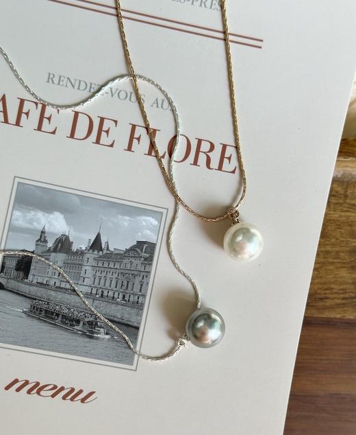 搭配利器丨异彩强光 珍珠灰白色单颗吊坠项链 商品图7