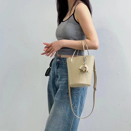 西村名物原皮糖果纯色预售水桶包 商品图0