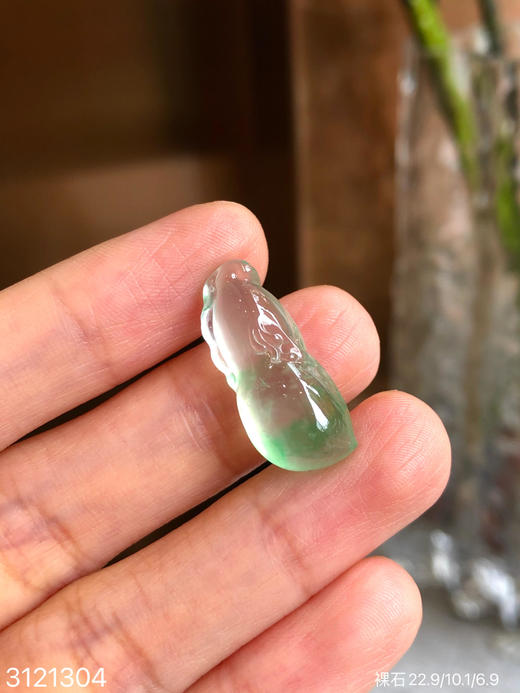 3121304，玻璃飘翠花生裸石。具体价格微信咨询 商品图1