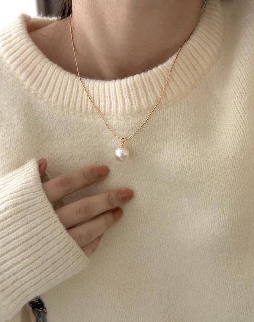 搭配利器丨异彩强光 珍珠灰白色单颗吊坠项链 商品图8