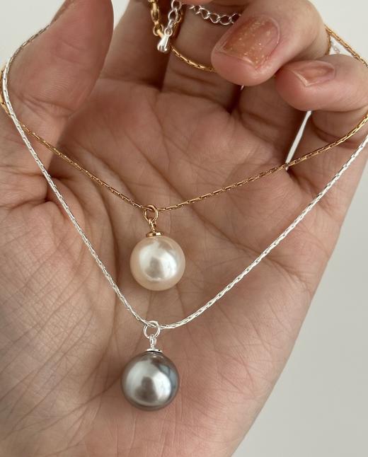 搭配利器丨异彩强光 珍珠灰白色单颗吊坠项链 商品图2