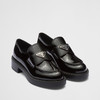 【二】PRADA 普拉达 女士巧克力漆皮金属三角形徽标乐福鞋 黑色 1D246M JHR F0002 商品缩略图0