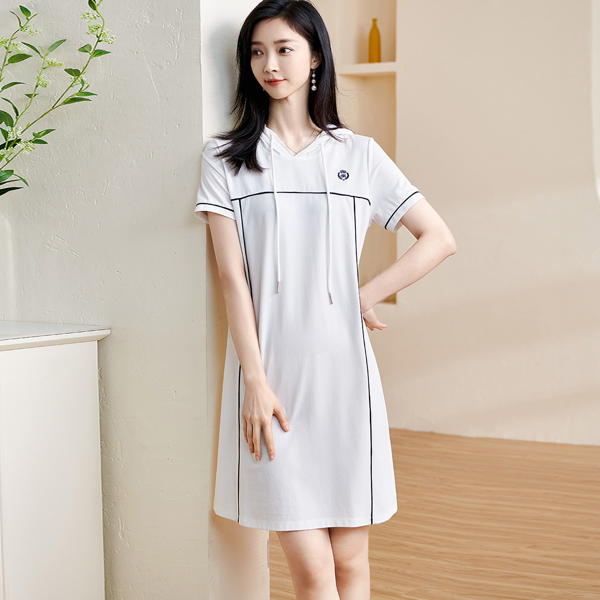 剩S/M/L/XL 米思阳2025夏季新款气质休闲减龄直筒连衣裙撞色明线连帽裙子1092