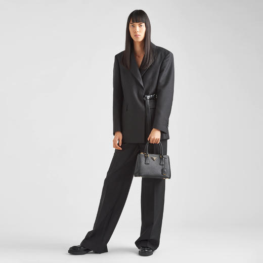 PRADA 普拉达 女士Galleria 小号 Saffiano 皮革三角形金属刻字徽标提挎包 黑色 1BA896 NZV F0002 EOO 商品图3
