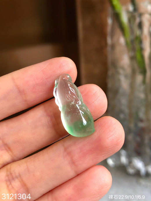 3121304，玻璃飘翠花生裸石。具体价格微信咨询 商品图0