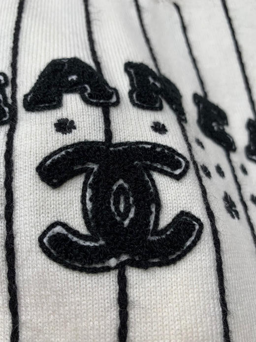 圆领针织衫。开衫。吊带背心。半裙。 商品图3