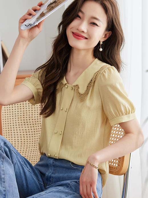 【618秒杀】熙世界醋酸混纺缎面泡泡袖衬衫女设计感蕾丝翻领小衫2025夏装新款 商品图3