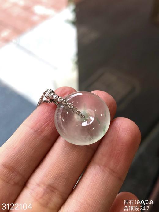 3122104，玻璃飘翠平安扣吊坠。具体价格微信咨询 商品图5