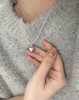 搭配利器丨异彩强光 珍珠灰白色单颗吊坠项链 商品缩略图5