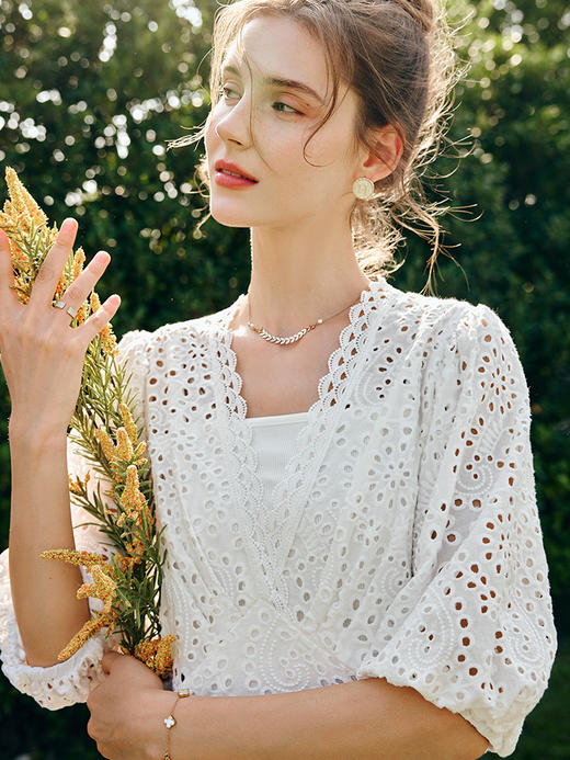 OLrain欧芮儿法式米白色蕾丝连衣裙女夏季2023新款收腰刺绣茶歇裙 商品图1