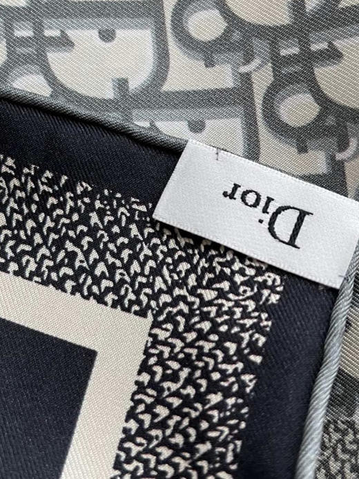 双面丝巾。90*90 自己备注颜色。酒红。灰蓝。 粉色 商品图8