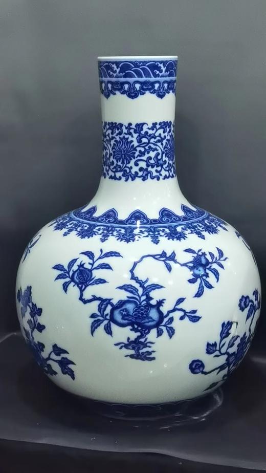 柴窑折枝花卉天球瓶 商品图0