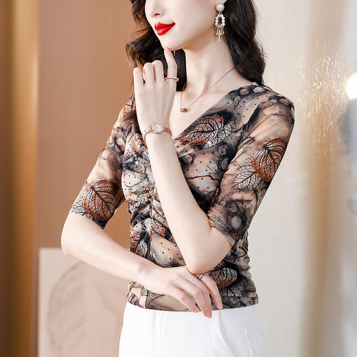 时尚V领洋气显瘦，气质打底小衫KQL-326H2160 商品图3