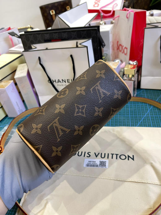 Lv新款枕头包nano 商品图6