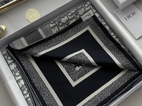 双面丝巾。90*90 自己备注颜色。酒红。灰蓝。 粉色 商品图10